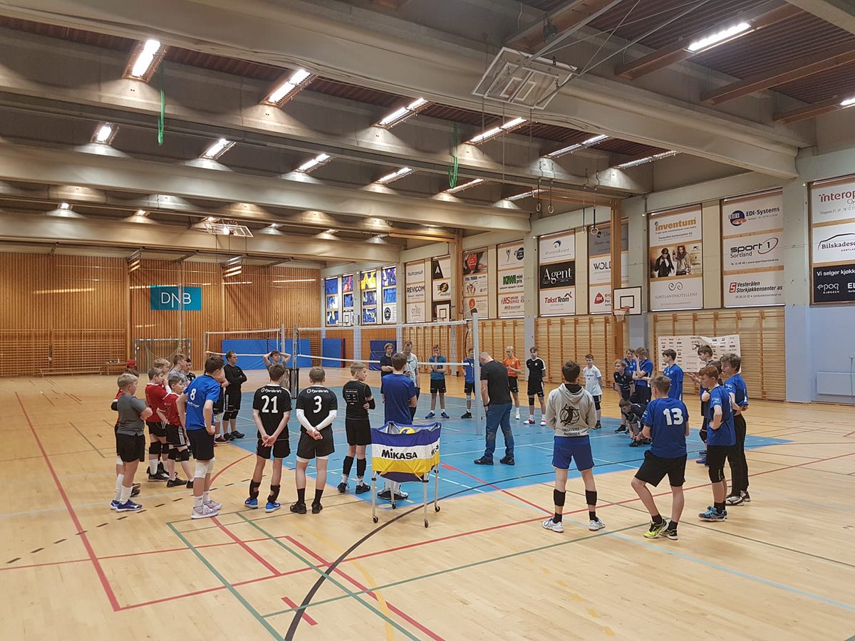 BKTromsoe's tweet image. Idrettsglede! Akkurat nå deltar flere av unge spiller på åpen regionlagssamling i #Sortland.
#volleyball #BKTromsø #Norway