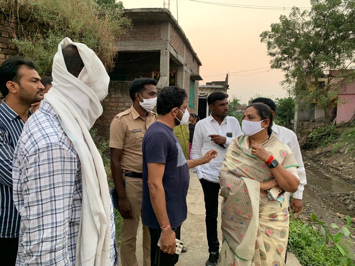 AdvYashomatiINC's tweet photo. अशोक नगर तिवसा येथील अनेक वर्षांपासुन मागणी असलेल्या पुलाच्या कामाची पाहणी केली तसेच नगरपंचायत मार्फत सुरु असलेल्या विकास कामांची पाहणी केली.
@INCIndia @INCMaharashtra @RahulGandhi @kcvenugopalmp @bb_thorat https://t.co/jbyNd1Naqc