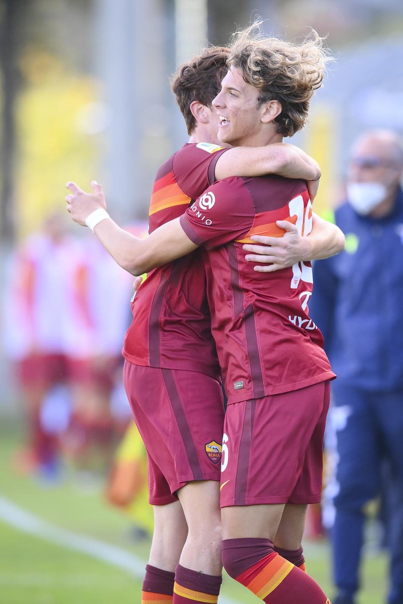 OfficialASRoma's tweet photo. Triplice fischio a Formello: #LazioRoma 0-4 🟨🟧🟥

⚽️ Providence
⚽️ Milanese
⚽️ Tripi
⚽️ Ciervo

#ASRoma #Primavera1TIM https://t.co/pjZrPAHcbL