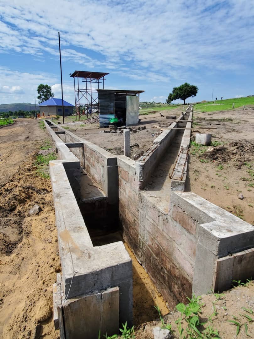 the_muan's tweet photo. Parcelles avec eau🚰,électricité⚡️,20x15(4000$) et 20x20(6000$) à vendre à Kimpoko (N’sele). Aussi à Kimwenza(Mont-Ngafula),eau, électricité,caniveaux,terrain omnisport,piscine collective,..20x15=8950$, 20x20=9980$. Pr plus d’infos +243 850 578 000(Whatsaap uniquement).#Stratimmo https://t.co/C6AIX1RAVq