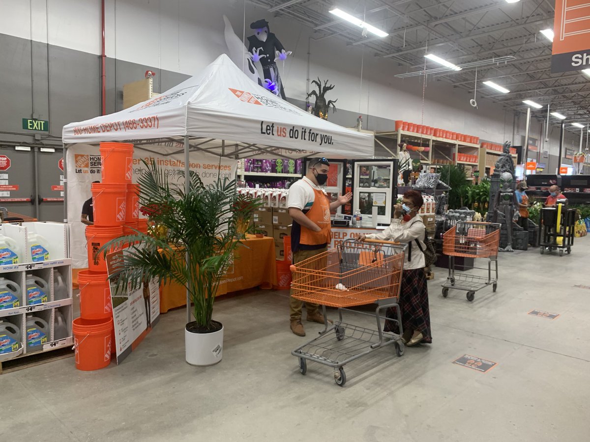 jwstowell's tweet photo. Store 6976 ready to Rock Leads!!!@jwstowell @FelixEMiranda1 @sfagra https://t.co/Llfk2D9YnJ