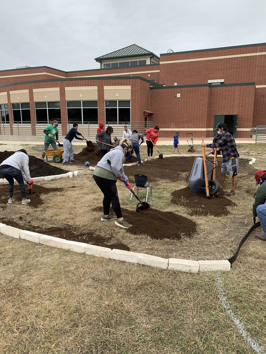 MurninGardeners's tweet photo. #pollinatorprotectors #NisdProjectAcorn @NISDMurnin @mrskbconrad https://t.co/xfh01dQcYg