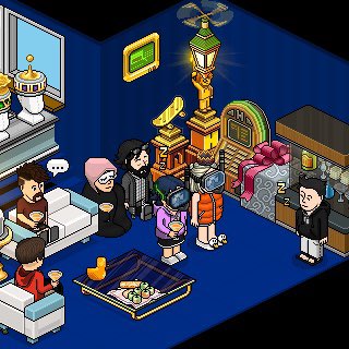 LuhBR_Habbo's tweet photo. A gente espera o @FBIFA_ abrir assim! Uns dormindo, alguns achando que estão na praia e outros conversando! 
(@EmineHabbo famoso não consegui te marcar na foto) https://t.co/L991e7dMzw