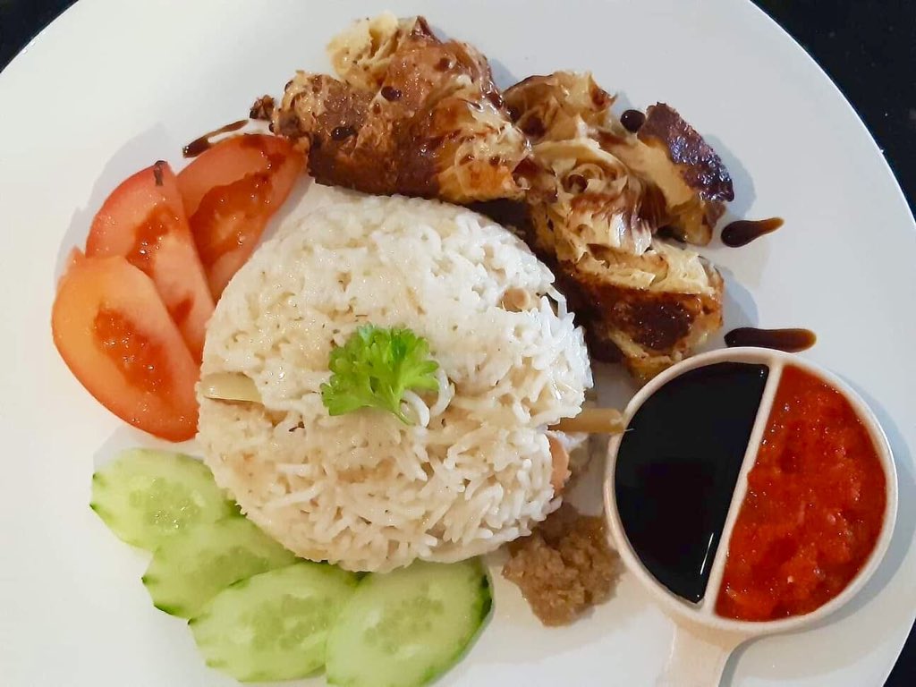barbiepumpkin's tweet photo. I'm a big fan of #Hainanese #Chickenless Rice! It's #Vegan! #dostayHome https://t.co/bHT0LlLwgV