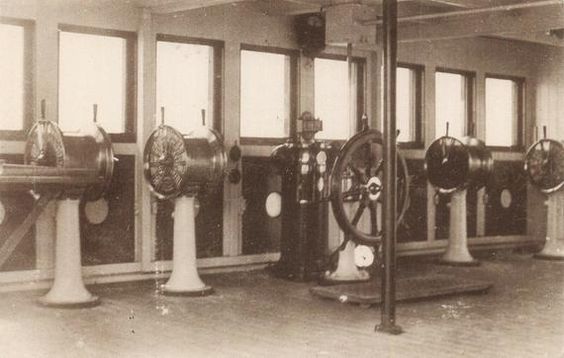 events_bl's tweet photo. The bridge of RMS Titanic ⚓️
#Titanic https://t.co/ZjvQALyjxB