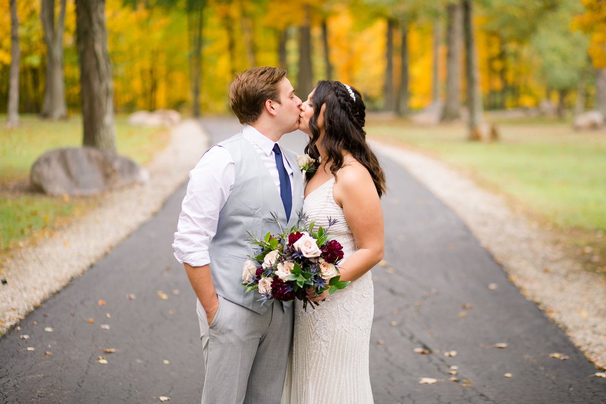 lester_taryn's tweet photo. Officially two weeks as Mrs. Henderson! 🙈❤️ https://t.co/zS3TKyPhp0