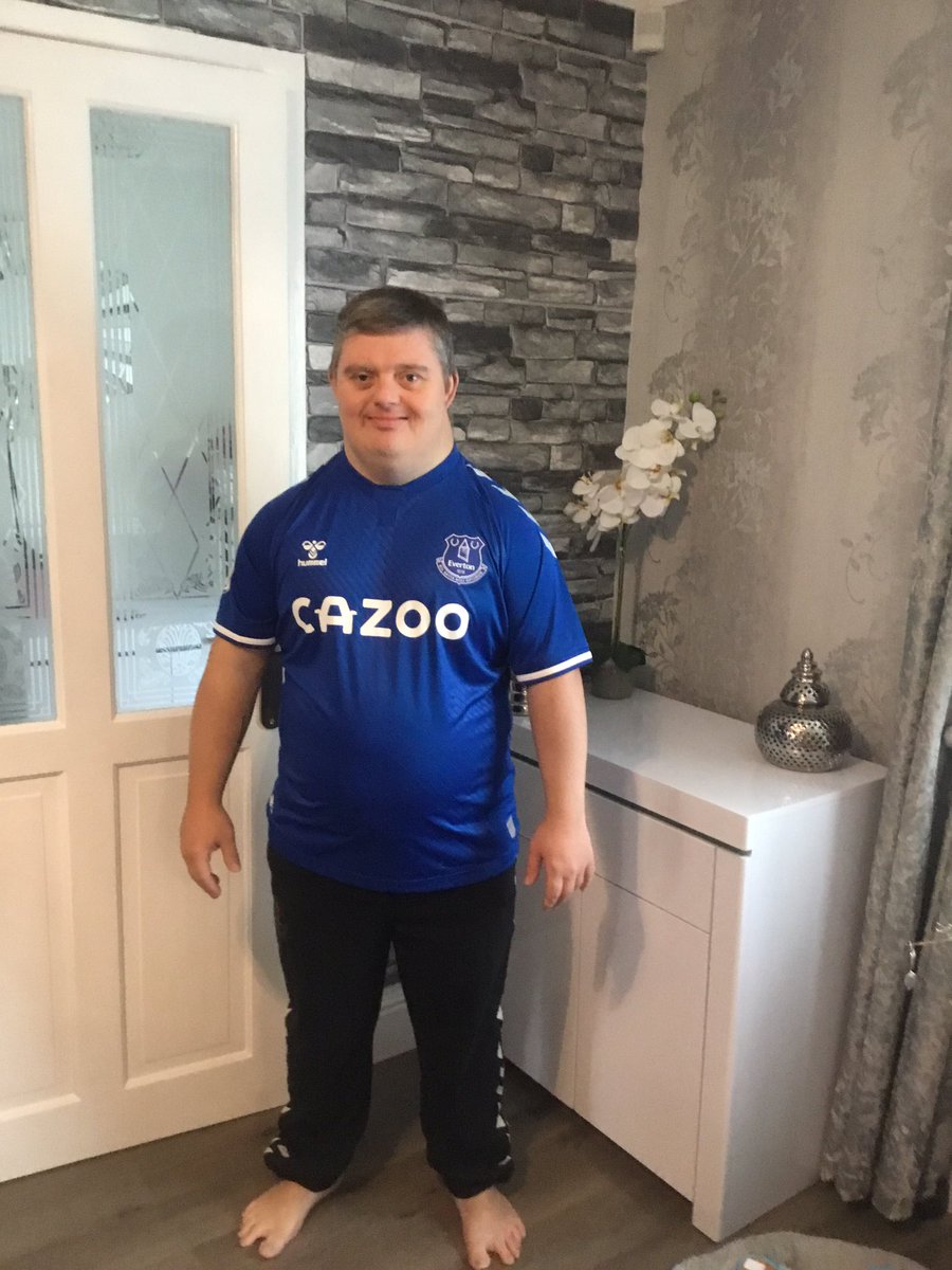 Your mate Chairman Bill says: ‘You look absolutely the top man in your new gear and can’t wait to meet you personally once the fans are allowed to return home to Goodison Park!! Keep smiling, Top Man.
COYB 💙’ @Dull41Mike