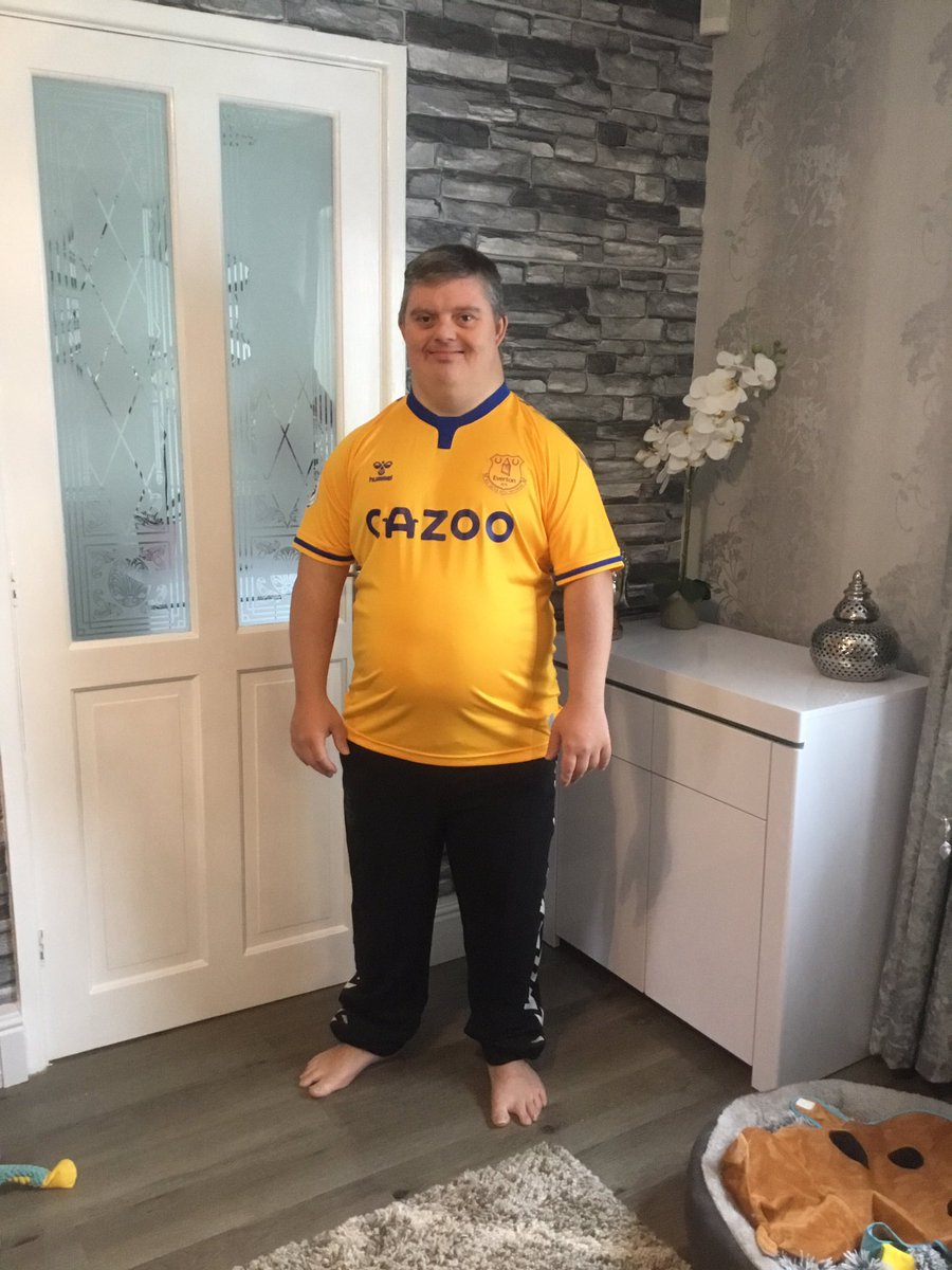Your mate Chairman Bill says: ‘You look absolutely the top man in your new gear and can’t wait to meet you personally once the fans are allowed to return home to Goodison Park!! Keep smiling, Top Man.
COYB 💙’ @Dull41Mike