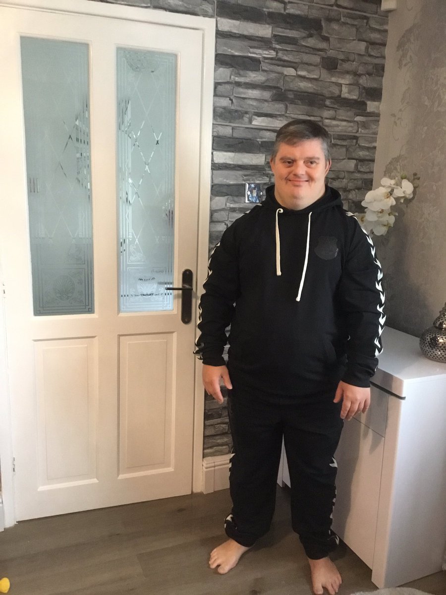 Your mate Chairman Bill says: ‘You look absolutely the top man in your new gear and can’t wait to meet you personally once the fans are allowed to return home to Goodison Park!! Keep smiling, Top Man.
COYB 💙’ @Dull41Mike