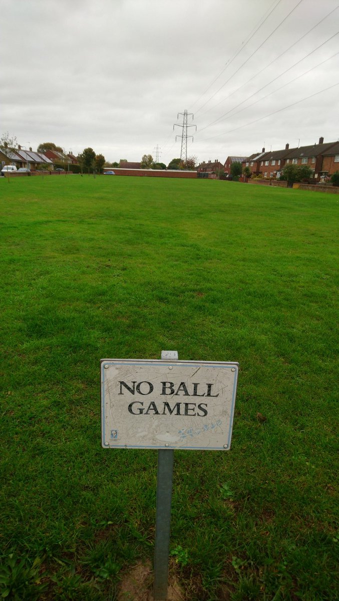 dariusglaws's tweet photo. Not sure why you would ask children not to play ball games here? @yourcolchester #Monkwick cc: @CllrDaveHarris https://t.co/BQd7WJWIfi
