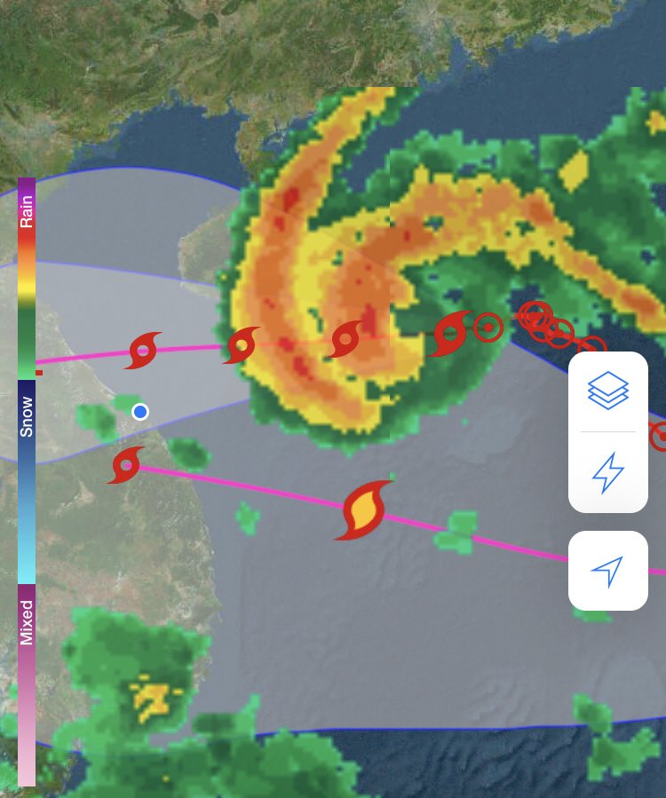 ACalverGolf's tweet photo. Looks like we are in for a few wet days this week, back to back typhoons again, starting to feel like I may be the target. October 2020 is shaping up to be one for the record books. #typhoon #Vietnam #coastalliving https://t.co/mSNucViTVv