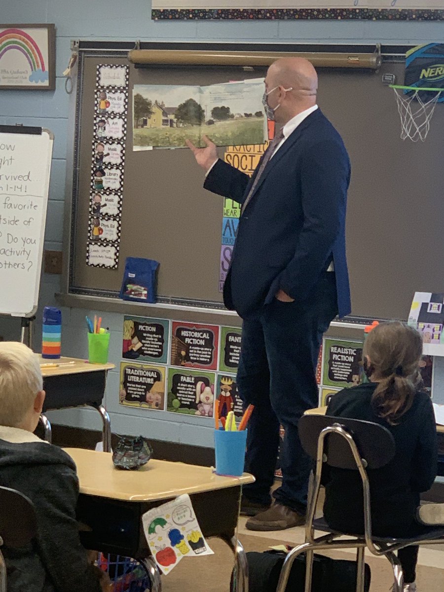 Grundy4th's tweet photo. Thank you @LipaniPrincipal for being our guest reader. Your book choice (The Other Side by Jacqueline Woodson) allowed for great thinking and conversation. The kids in 4-2 loved it! https://t.co/UOVm9q5Y9g