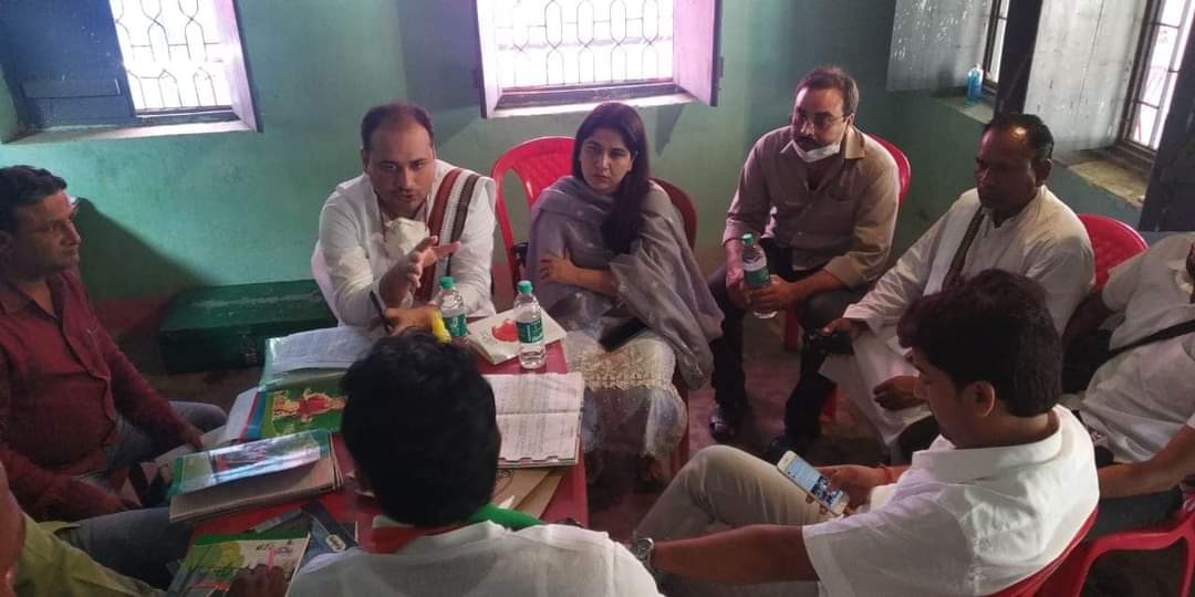 INCMinority's tweet photo. सुपौल से कांग्रेस प्रत्याशी और @INCBihar, अल्पसंख्यक विभाग के चेयरमैन श्री मिन्नत रहमानी,AICC अल्पसंख्यक विभाग की राष्ट्रीय पदाधिकारी श्रीमती @RafatFatimaINC और श्री हंजला उस्मानी ने सुपौल, बिहार में ज़िला कांग्रेस कार्यालय पर बूथ कार्यकर्ताओं की ज़िम्मेदारियों को लेकर बैठक की। https://t.co/Sgo8xz6UfP