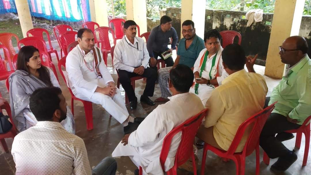 INCMinority's tweet photo. सुपौल से कांग्रेस प्रत्याशी और @INCBihar, अल्पसंख्यक विभाग के चेयरमैन श्री मिन्नत रहमानी,AICC अल्पसंख्यक विभाग की राष्ट्रीय पदाधिकारी श्रीमती @RafatFatimaINC और श्री हंजला उस्मानी ने सुपौल, बिहार में ज़िला कांग्रेस कार्यालय पर बूथ कार्यकर्ताओं की ज़िम्मेदारियों को लेकर बैठक की। https://t.co/Sgo8xz6UfP
