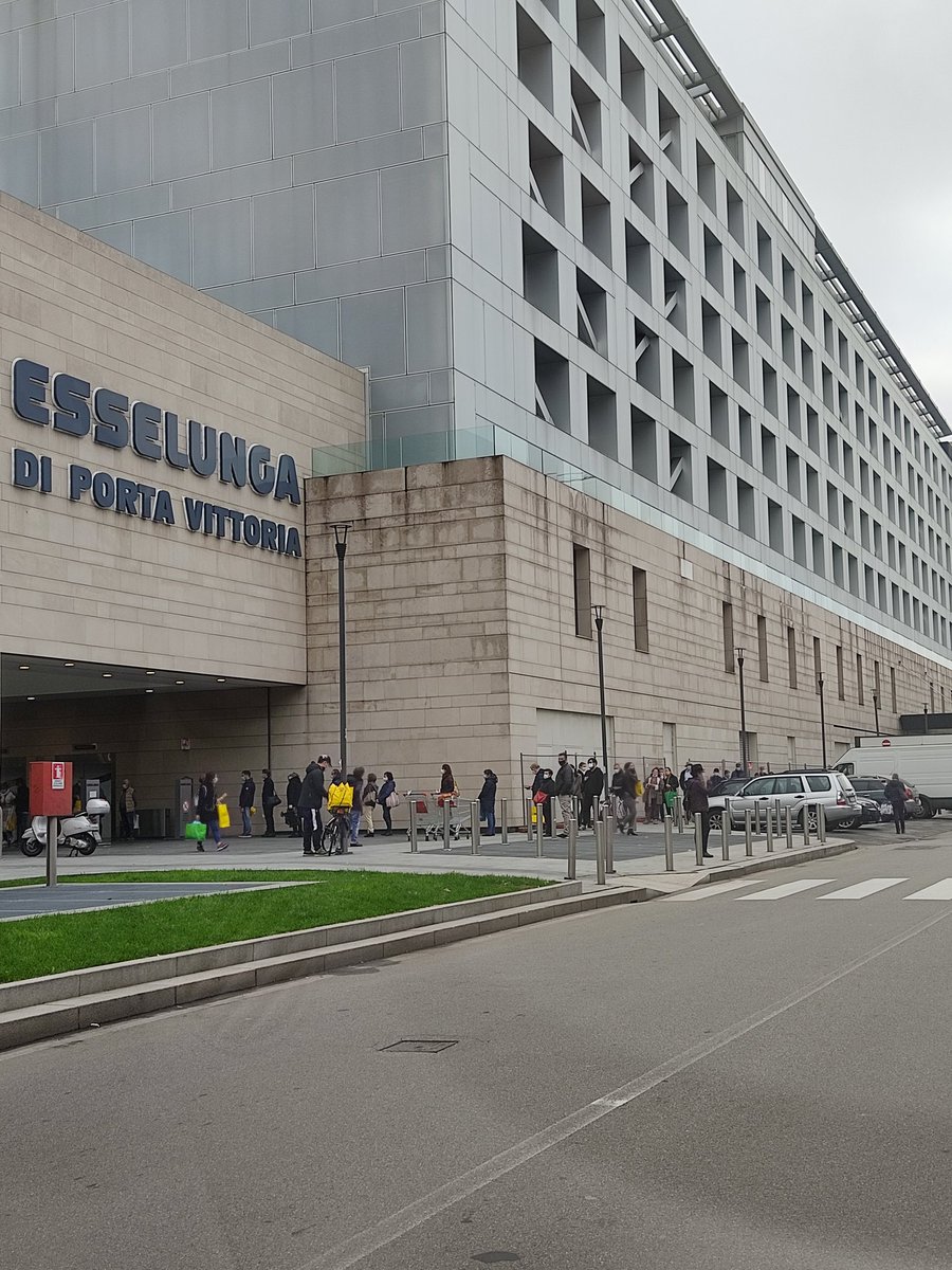 GCattaneo_'s tweet photo. Dalla sera al pomeriggio, c'è comunque qualcosa che non và. Questi sono gli effetti di una settimana di mancata comunicazione di #crisi : perché l'analisi e la competenza sembrano queste sconosciute nel #PR team del governo? #nolockdown #COVIDー19 @Corriere #behindreputation https://t.co/gNaDIyEazY