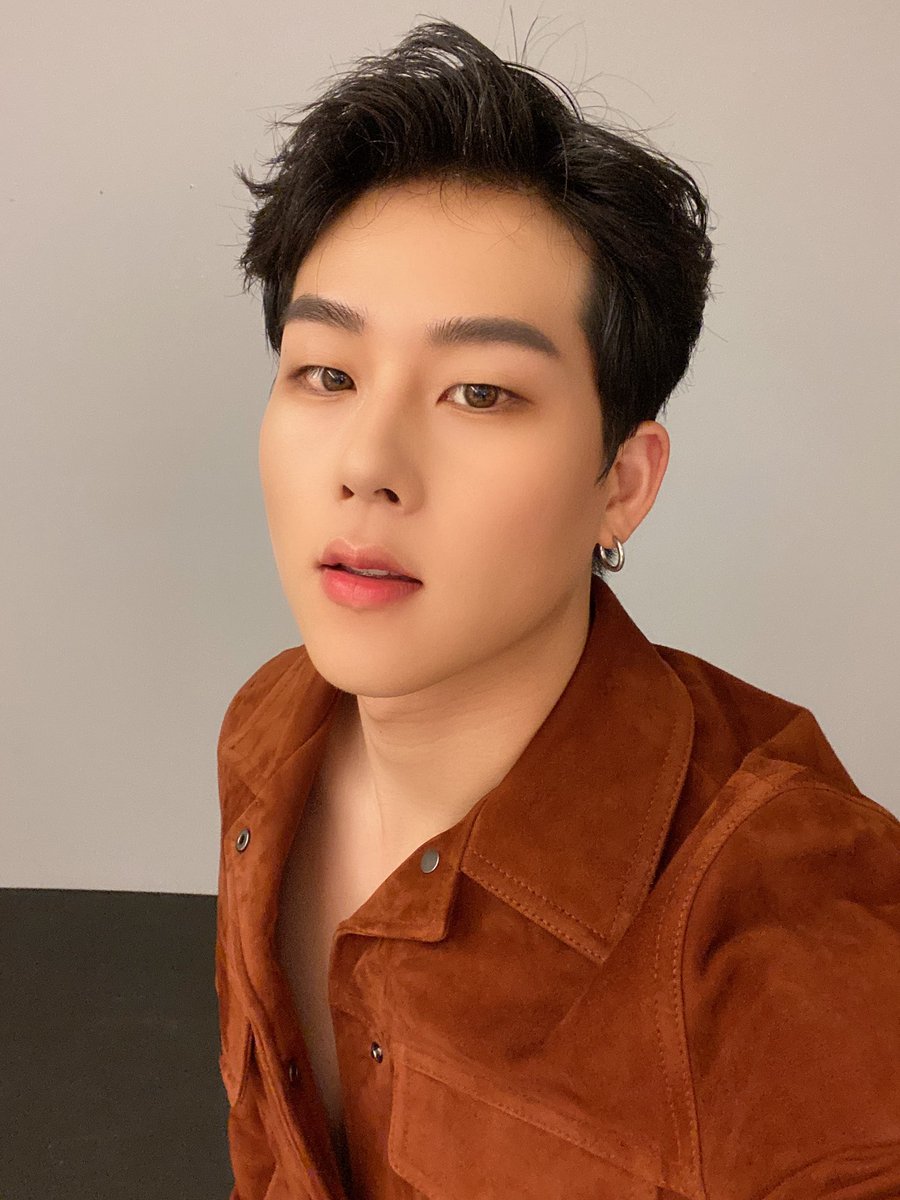 OfficialMONSTAX's tweet image. [#주헌] 잘자우리 몬베베~~~ 하루하루가 기대되는구나아~~ #esquire