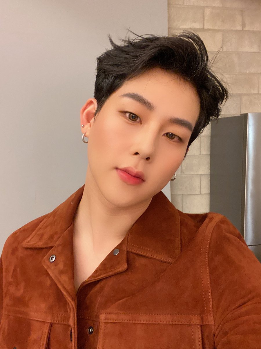 OfficialMONSTAX's tweet image. [#주헌] 잘자우리 몬베베~~~ 하루하루가 기대되는구나아~~ #esquire