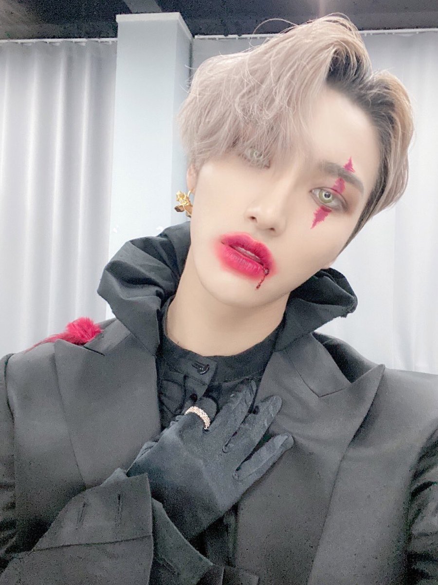 ATEEZofficial's tweet image. [#성화] 에이티니의 성화에 못 이겨
어제 올릴 사진을 지금 올려버리는 성화ㅎ..
에이티니 많이 사랑해요❤️ 잘 자요🌙
#2_years_with_ATEEZ #ATEEZ #에이티즈