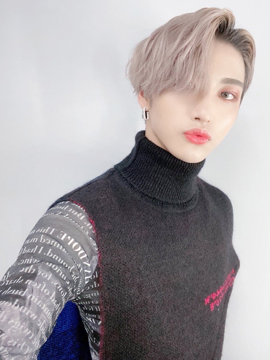 ATEEZofficial's tweet image. [#성화] 에이티니의 성화에 못 이겨
어제 올릴 사진을 지금 올려버리는 성화ㅎ..
에이티니 많이 사랑해요❤️ 잘 자요🌙
#2_years_with_ATEEZ #ATEEZ #에이티즈