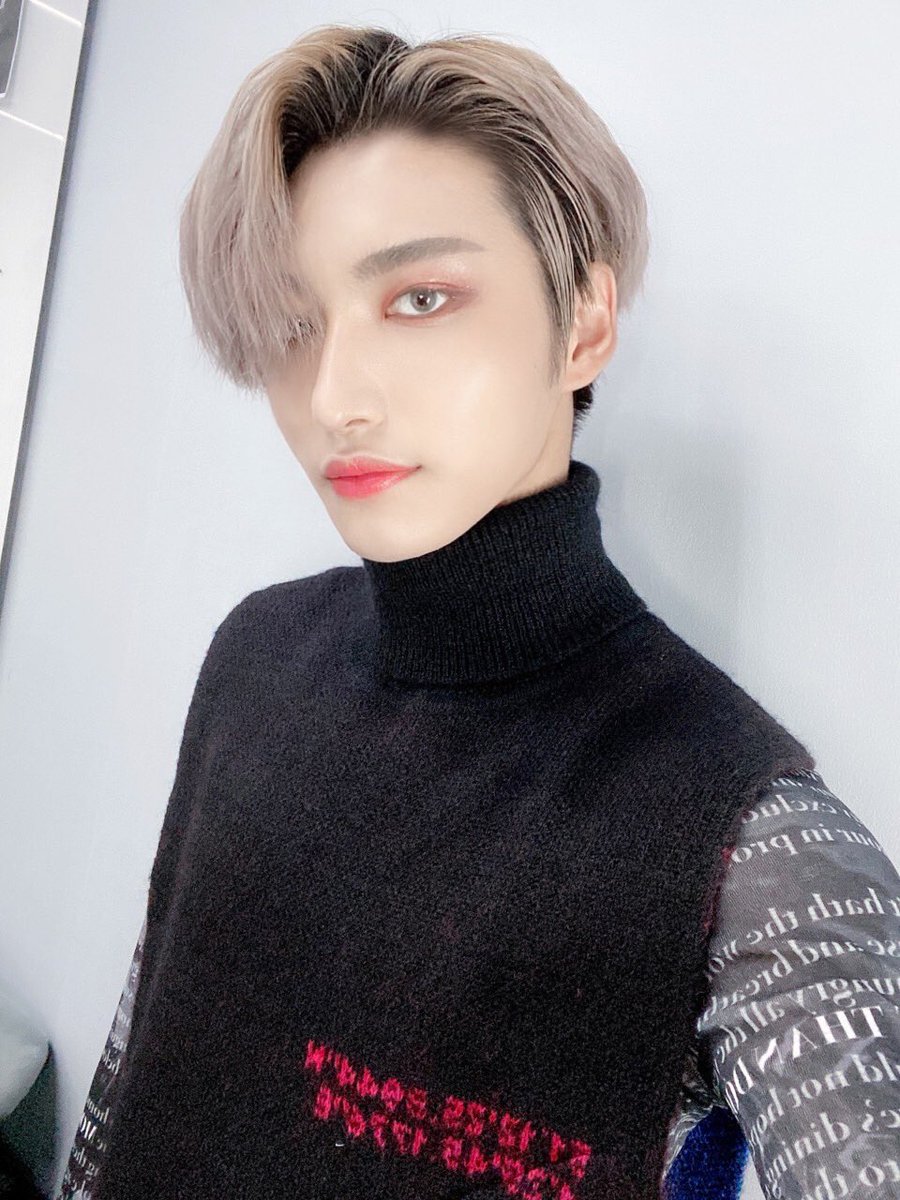 ATEEZofficial's tweet image. [#성화] 에이티니의 성화에 못 이겨
어제 올릴 사진을 지금 올려버리는 성화ㅎ..
에이티니 많이 사랑해요❤️ 잘 자요🌙
#2_years_with_ATEEZ #ATEEZ #에이티즈