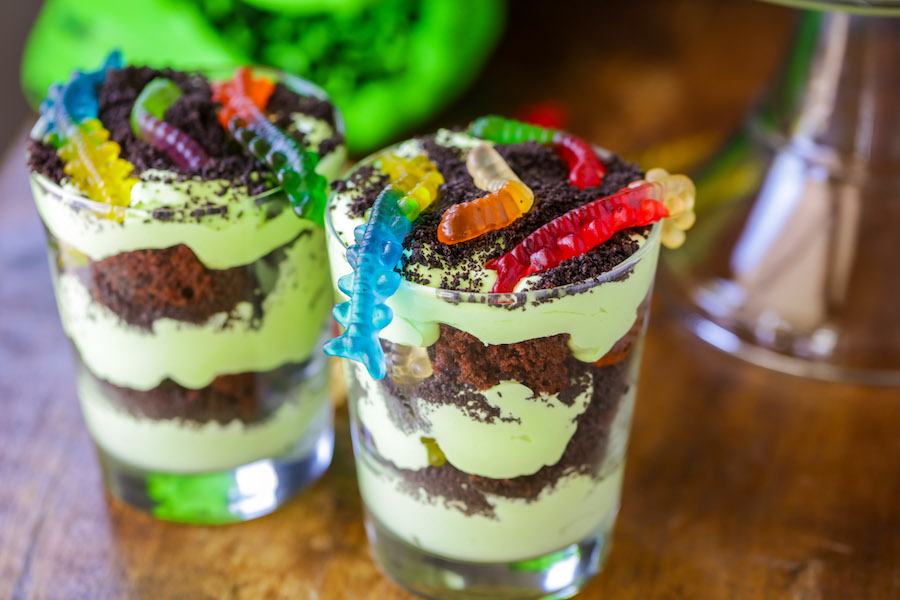 DisneyParks's tweet photo. From a wickedly delicious Oogie Boogie trifle to an eerily awesome Mike Wazowski Eyeball snack, #DisneyCreators @MyHealthyDish and @LilLunaKristyn are bringing #DisneyMagicMoments to everyone at home with a cauldron of terribly tasty treats: https://t.co/kMJoAclwR2 https://t.co/3yK67fYhd8