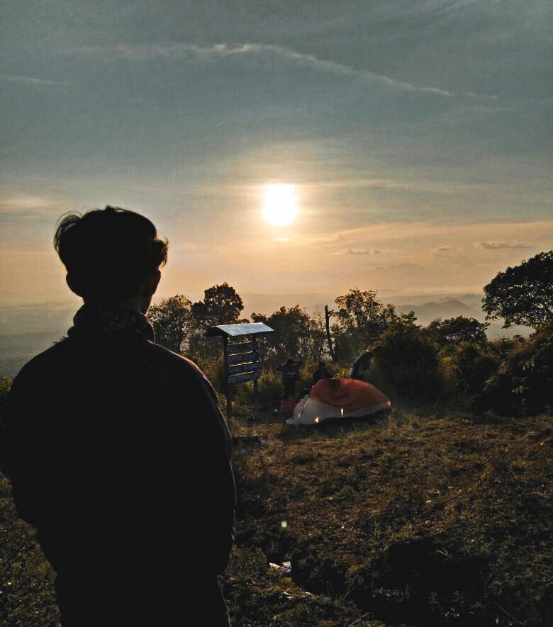 AfrianMintra's tweet photo. Kadang ngerasa hidup ini seolah menutup arah,gatau mau arah kemana.plis jangan nyerah,lu ga sendirian,pasti semua akan terbayarkan🤚 https://t.co/oqErPbuiDa