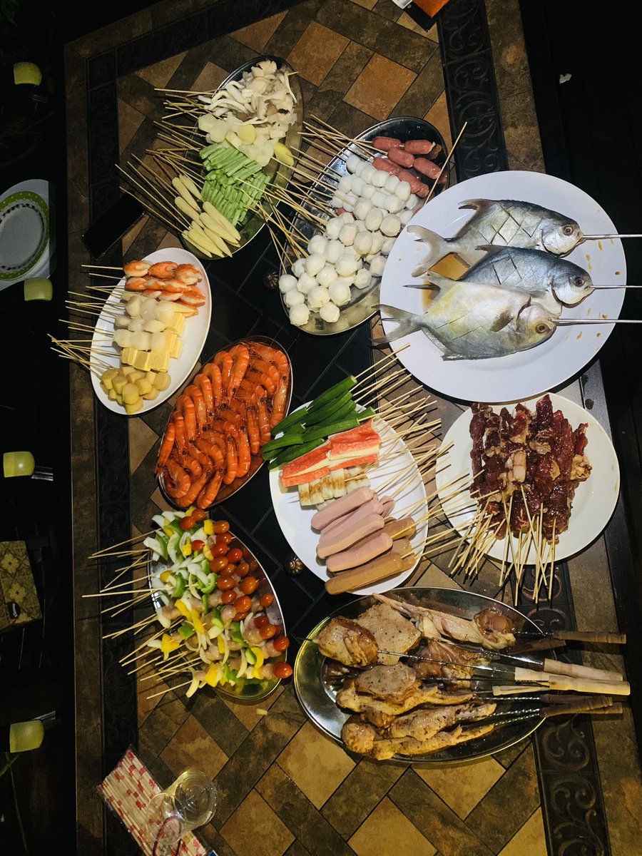 Chengg0416's tweet photo. 泳池bbq，今晚又是一个愉快的夜晚 https://t.co/b17R22dFX7