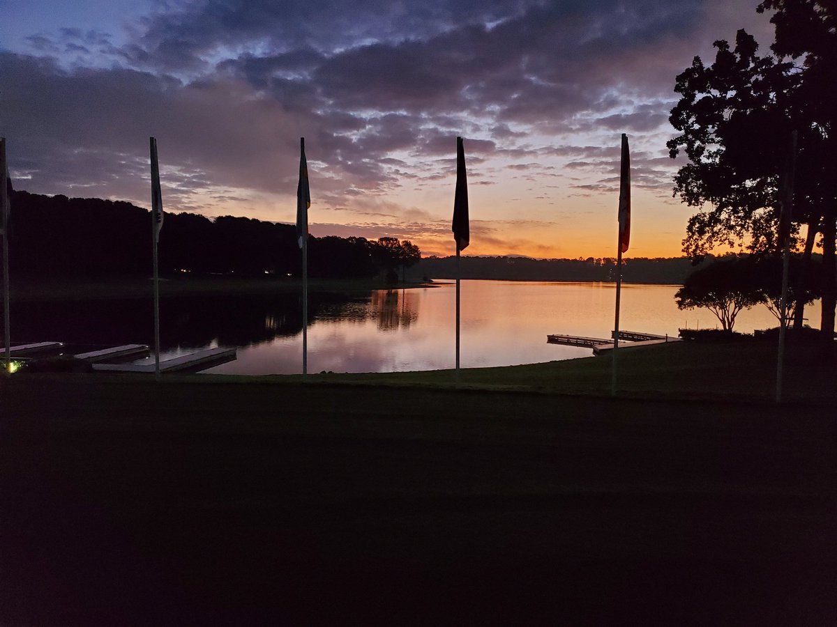 brandonhayesgcs's tweet photo. Beautiful sunrise for day 3 of the @LPGA Drive on Championship @reynoldsgolf https://t.co/1ouJSc51Nr