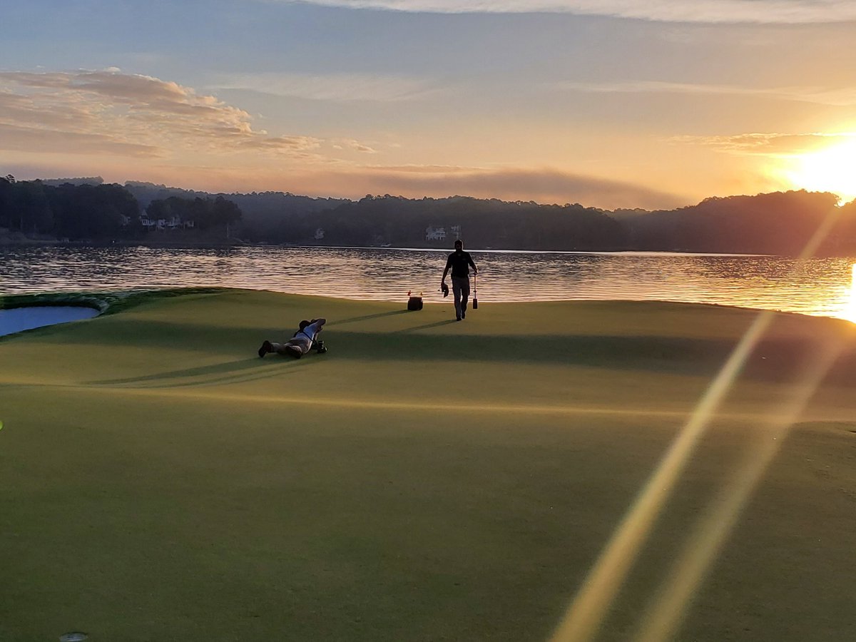 brandonhayesgcs's tweet photo. Beautiful sunrise for day 3 of the @LPGA Drive on Championship @reynoldsgolf https://t.co/1ouJSc51Nr