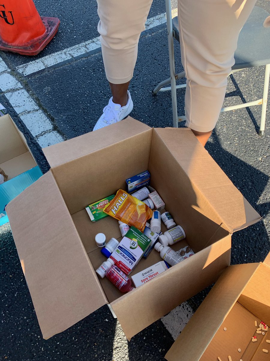 Phoenix__Riley's tweet image. In honor of DEA National Take Back Day, SNPhA has partnered with Ann Hamilton and Dan Cody of DisposeRx to host a “drive-thru” style drug take back on Campbell’s campus from 9-4 PM today! They are offering FREE disposal packets for safe at home drug disposal.