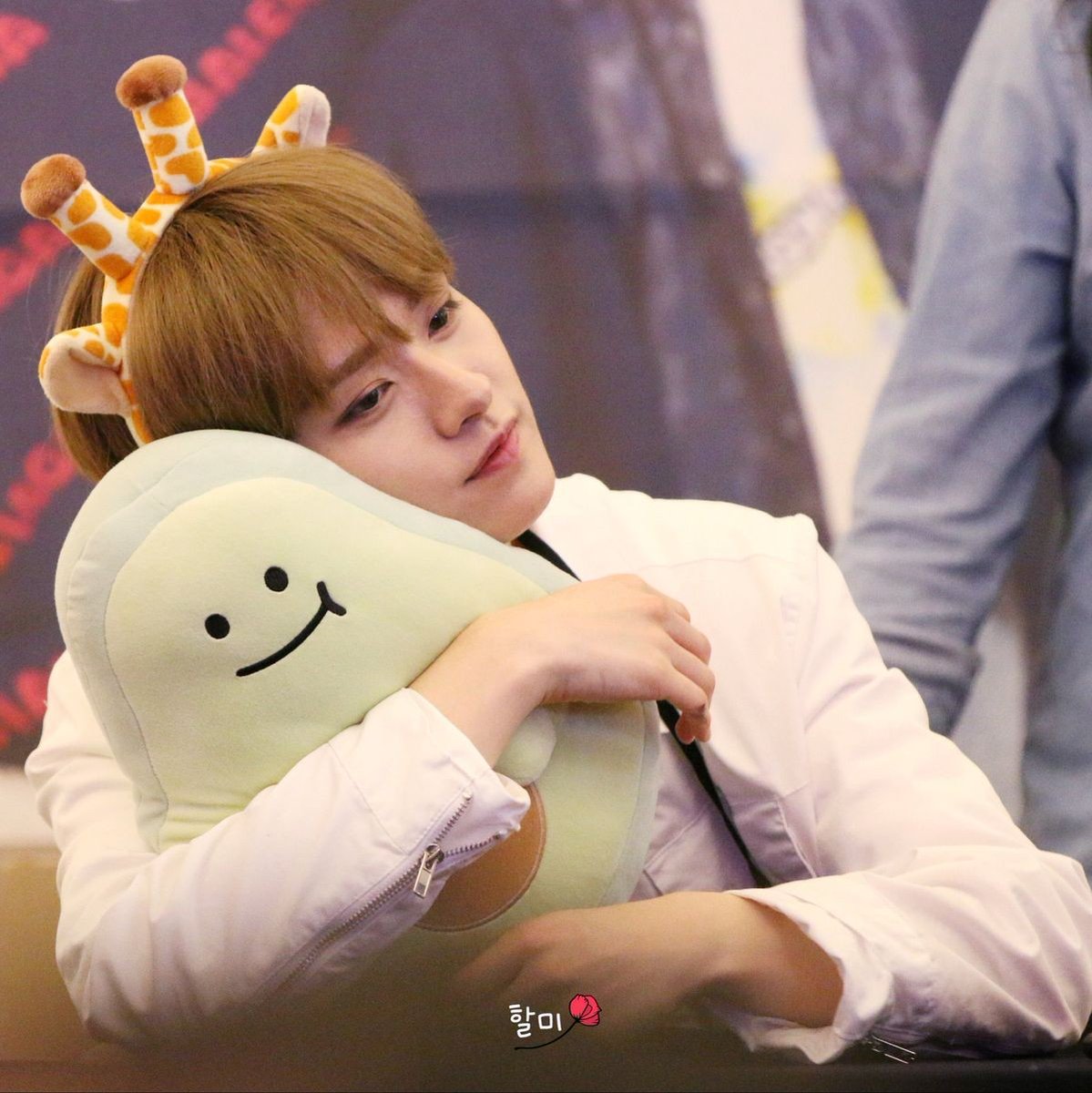 lfxhelll's tweet image. feliz vida mô,obrigado por tudo que vc fez por mim e obrigado por sempre me fazer feliz e sorrir a qualquer momento,amo ti 
#HappyLeeKnowDay
#기여운_리노야_생일축하해
#GlowingGemLeeKnow
@Stray_Kids