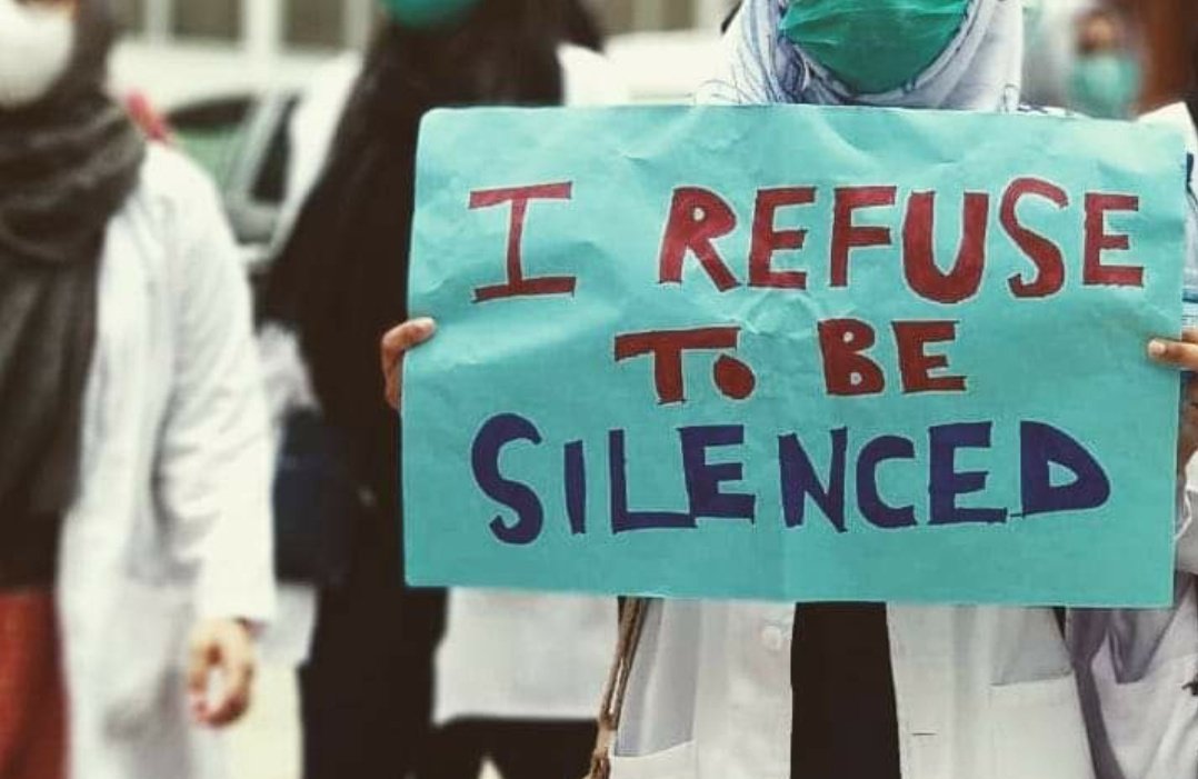 IrumTarim's tweet photo. What's more upsetting than facing injustice? It's pretended justice.
Post graduate residents and house officers of Abbasi Shaheed Hospital and KMDC are protesting for almost a month for The  Nonpayment of their 9 Months Salaries
#Justiceforkmdc
#saveabbasi 
#unpaidcoronawarriors https://t.co/6i4kEwbaGe