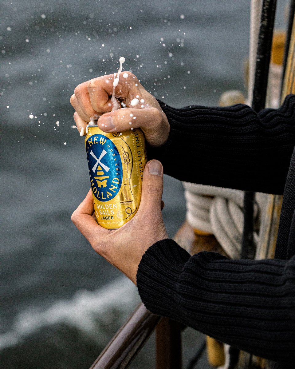 newhollandbrew's tweet photo. Cold, crisp, refreshing, like a Lake Michigan wave.#goldensails https://t.co/3Yk2lTIvwe