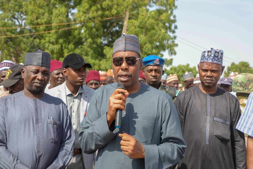Back to Kala-Balge for the 5th time, @ProfZulum shares cash to 8,000 widows, others.. https://t.co/K7YvWHewEI https://t.co/PyLi6fNakC