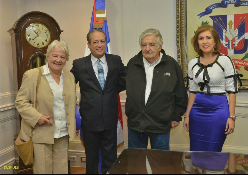reinaldoparedp's tweet photo. Hoy se retira de la vida pública. Lo recibimos en el Senado de la República a él y a su esposa, tan digna y grande como él. Ambos, ejemplos de América y de la humanidad. https://t.co/pDcrU3ml81
