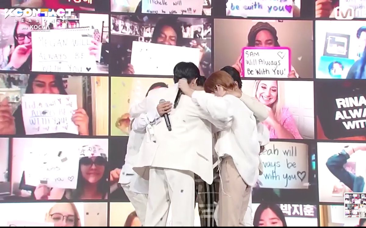 วนบร้อง วนวก็จะร้องอ่ะ จีฮุนบอกว่าข้างๆวนบมีวนวอยู่เสมอนะครับ เมมเบอร์ของพวกเราก็ทำงานกันหนักมากเลยนะ แล้วแดฮวีก็บอกว่าจริง ยุ่งกันแท้ๆแต่ก็มาตั้งใจเตรียมสิ่งนี้กัน พี่ซองอุนก็บอกว่าI love you so muchแล้วก็กอดกันอ่ะ🥺