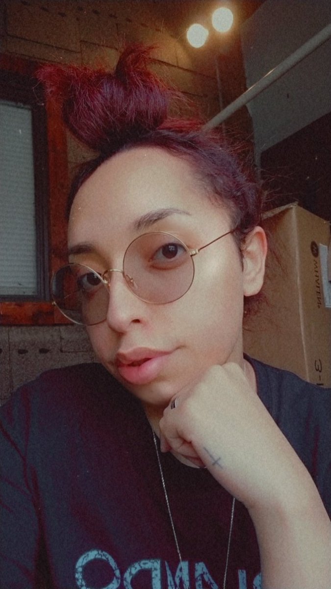 rinsetsunaa's tweet photo. Good morning 🌙

#goodmorninglove #goodmorningpost #goodvibes #morning #muchlove #haveagreatday☀️ #highbunhairstyle #harrypotterglasses #roundglassess https://t.co/918DJDZKtO