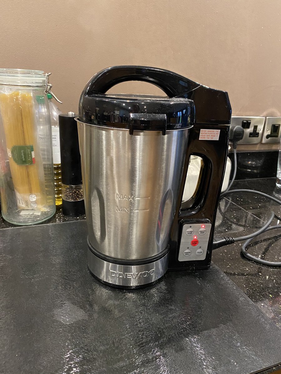 RealWilde's tweet photo. Soo I’ve just left the comfort of my cosy lounge to go to the shop to buy a head of broccoli &amp; block of Stilton so I could quell the sudden urge to make soup, to the extent it couldn’t already be argued that I lost the plot ages ago, I definitely have now 🤨#LockdownLoopy https://t.co/h0DYTIS5bT