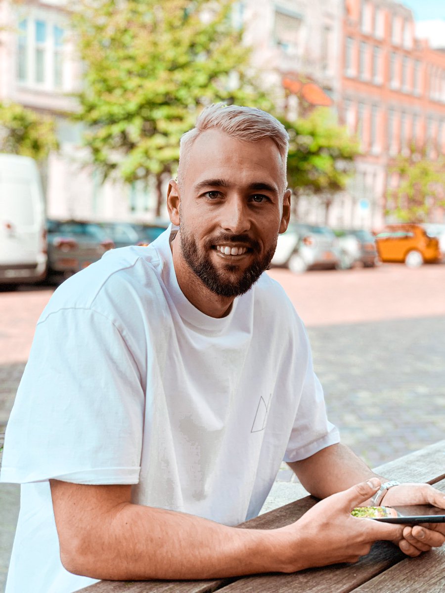 Super excited that our new song ‘Turn Off The Radio’ is OUT NOW! 
We hope you like it as much as we do 😁
Let us know what you think❤️ spinninrecords.com/releases/turn-…