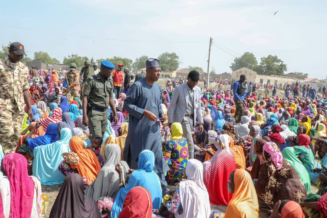 adamm_mo's tweet photo. How Covid19 palliatives where shared in Borno State By Governor Zulum, this is indeed commendable and the other Governors should learn from this https://t.co/lcysqza73K