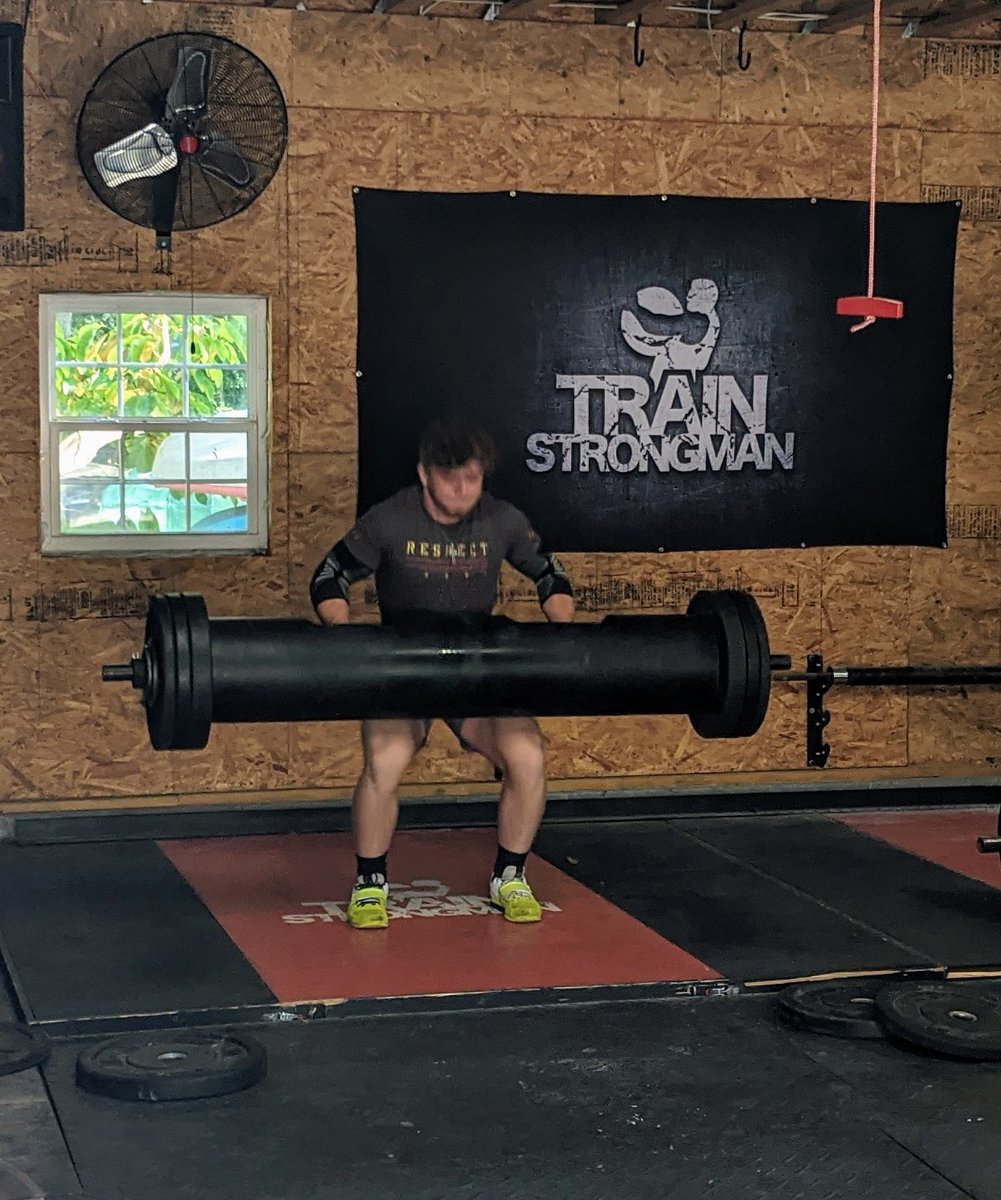 Perry14e's tweet photo. Off season? Nope. PR log press 260lb @shaneperry_14 #StaticMonsters  #LyftHeavyShyt  #BulldogStrong @strongman #TrainStrongman @barton_fb https://t.co/HY240s2ZWk