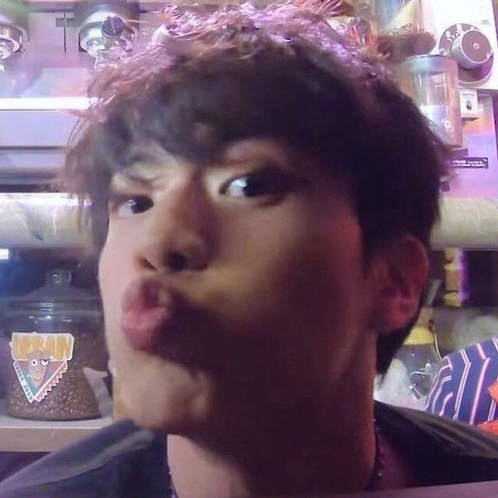 😗