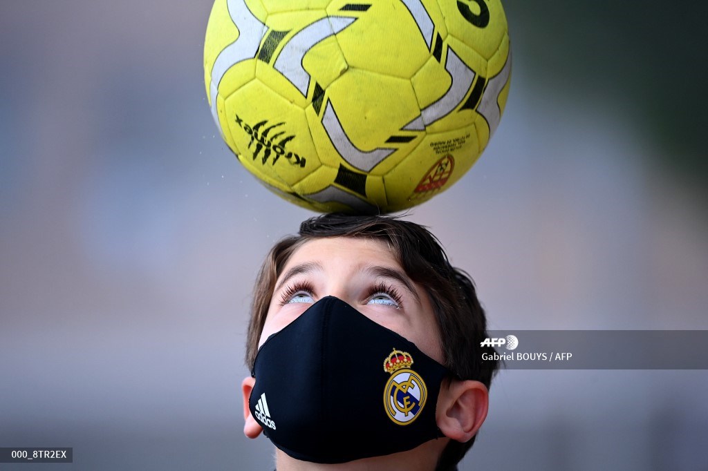 AFPphoto's tweet photo. #Spain Playing football with face masks during the coronavirus pandemic in Las Rozas, outside Madrid https://t.co/oXp5C4qm16