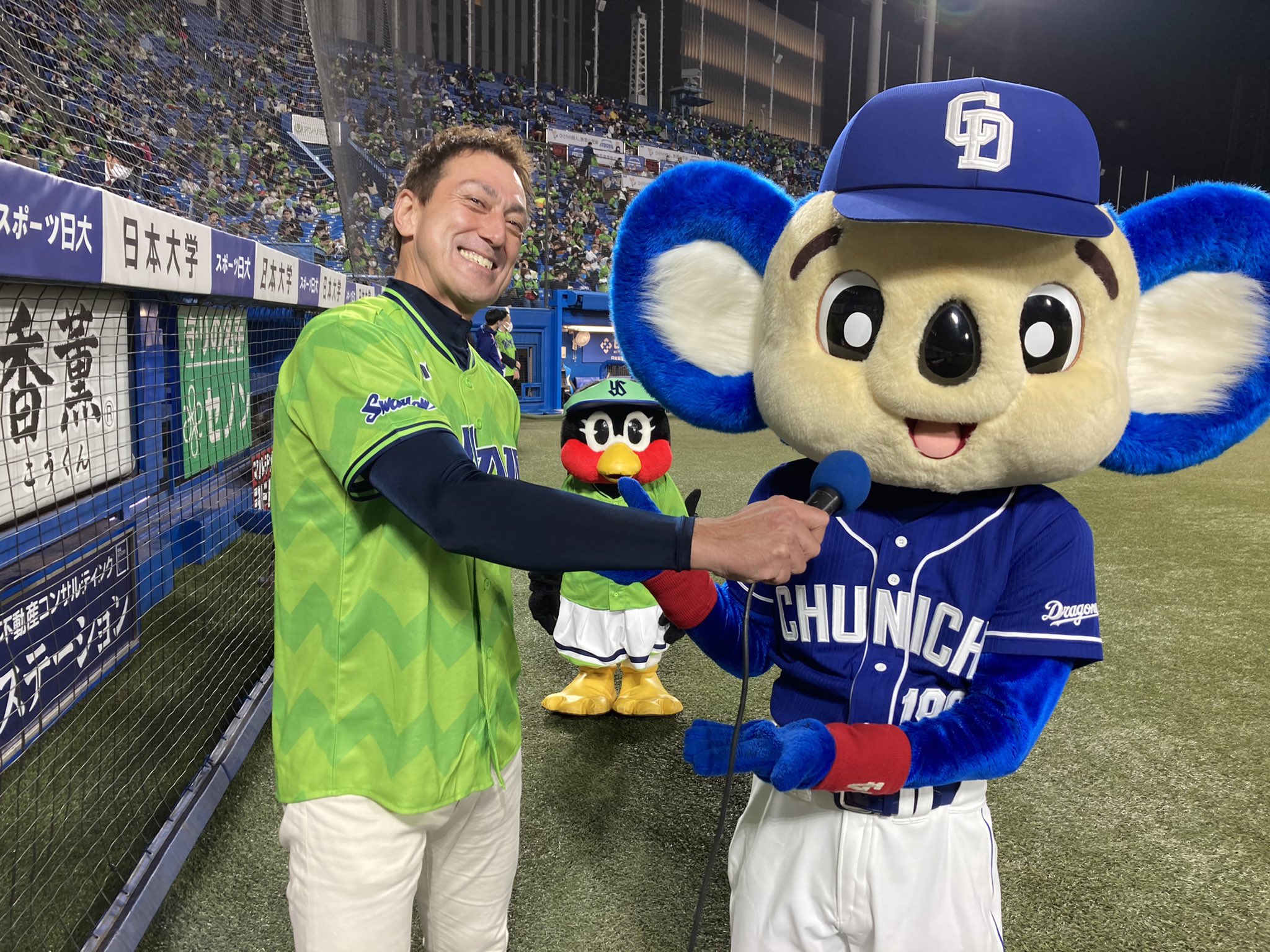 パトリック ユウ ドアラ先生が神宮球場に 来てくれて嬉しいな 日曜日も ヨロシクお願いしまーす ドアラ 神宮球場にきてます Goto神宮 T Co J700paa4mr Twitter