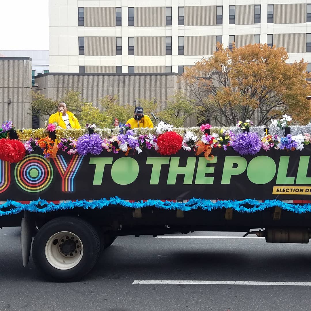 IATSELocal8's tweet photo. Joy To The Polls bringing entertainment to early voters lined up on Broad Street! #VoteTodayInPA #VoteTodayPhilly https://t.co/9QLOcZmHnd