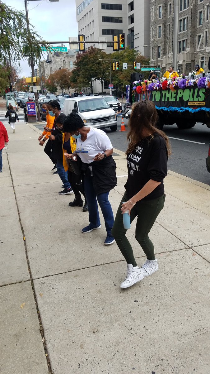 IATSELocal8's tweet photo. Joy To The Polls bringing entertainment to early voters lined up on Broad Street! #VoteTodayInPA #VoteTodayPhilly https://t.co/9QLOcZmHnd