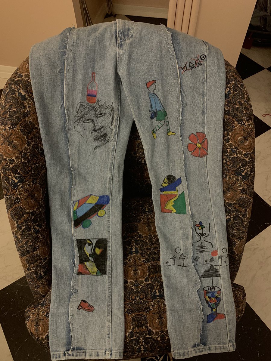 love that he always paint his outfits