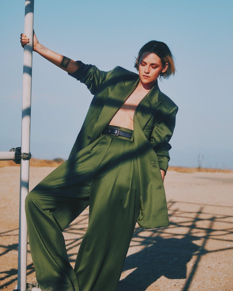 kstewpics's tweet photo. “I don't want to aggrandize my own pain, because I know that others' pain has been so great. Living in this world, being a queer person, there are things that hurt constantly.” 
          — Kristen Stewart 💚 #KristenStewart https://t.co/XCoeKWKH6o
