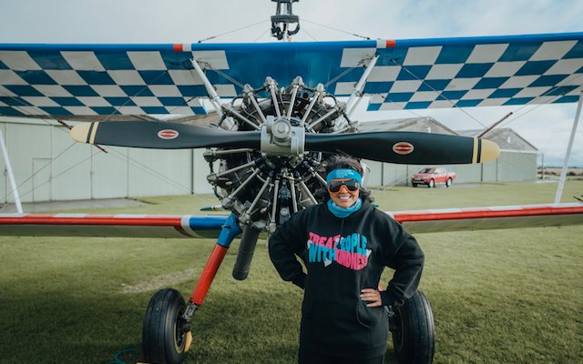 parkinsons_life's tweet image. Harry Styles’ mother @MrsAnneTwist – whose father lives with #Parkinsons disease – recently completed a “terrifying” wing walk to raise money for research and better treatments for the “devastating” condition. Find out more: bit.ly/3mdZXiO