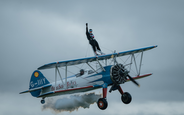 parkinsons_life's tweet image. Harry Styles’ mother @MrsAnneTwist – whose father lives with #Parkinsons disease – recently completed a “terrifying” wing walk to raise money for research and better treatments for the “devastating” condition. Find out more: bit.ly/3mdZXiO